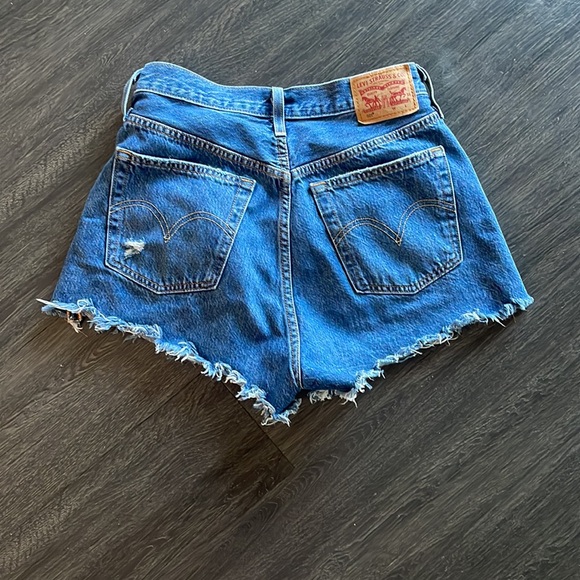 Levi shorts - Picture 2 of 2